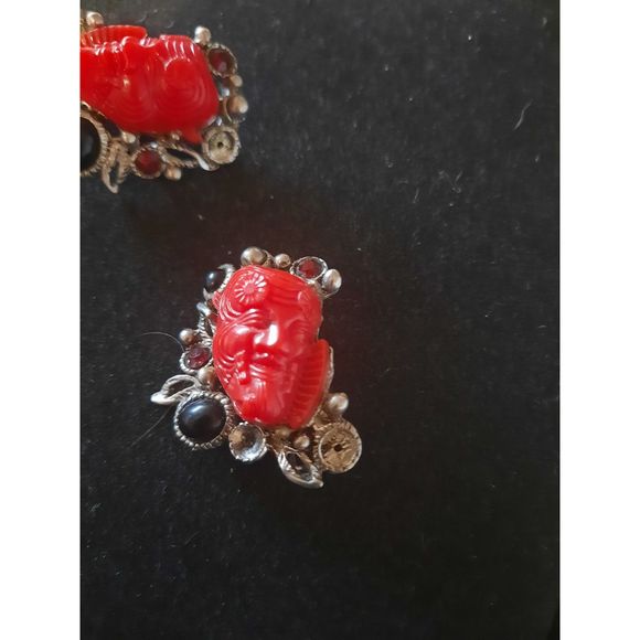 Vintage Selro Clip on Earrings Asian Red Devil 3 Missing Cabochon - Picture 3 of 11